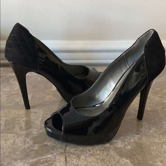GUESS PEEP-TOE PLATFORM PUMPS - Picture 1 of 7
